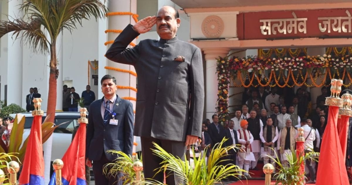 शोर नहीं संवाद, अमर्यादा छोड़िए तर्क रखिए ... लोकसभा स्पीकर ओम बिरला का इशारों में संदेश- सदन सड़क नहीं है!