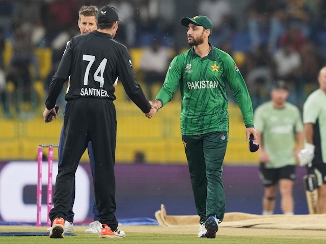 बारिश ने पाकिस्तान को बचाया, कप्तान कर चुके थे टॉस पर ब्लंडर