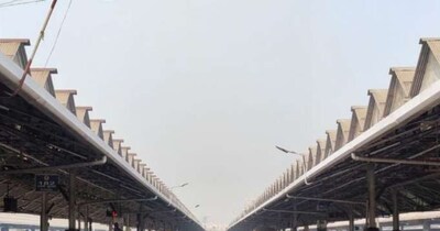 हावड़ा जंक्शन: भारत का इकलौता स्टेशन जहां प्लेटफॉर्म के बीच खड़ी होती हैं कैब.