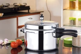 कुकर में खाना पकाना फायदेमंद या नुकसानदायक? अधिकतर घरों में हो रहा इस्तेमाल