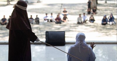 लड़की को इतने कोड़े पड़े कि वो अधमरी हो गई. (Credit- Reuters)