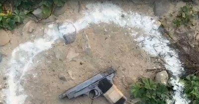 बदमाशों के पास से बरामद पिस्तौल.