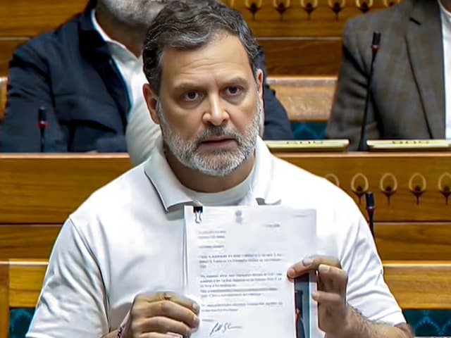  अपनी बात पर अड़े हैं राहुल गांधी, संसद पहुंचे पीएम मोदी