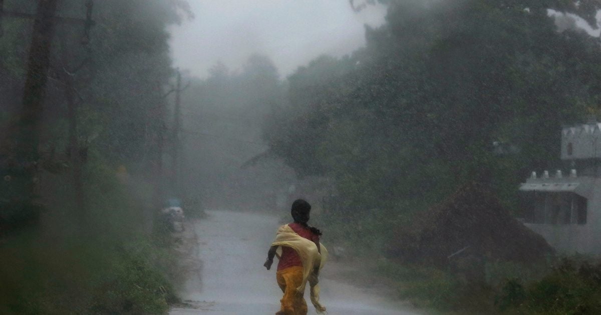IMD Weather: बंगाल की खाड़ी में तेज हवा से उठेगा बवंडर, गरज-चमक के साथ होगी बारिश, दिल्‍ली में कैसा रहेगा मौसम