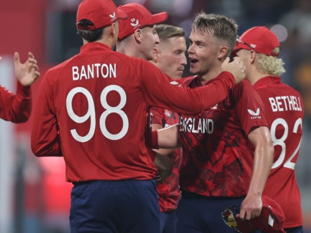 10 runs were needed on 6 balls... the bowler turned the tables in the last over.