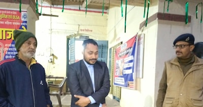 खुद को IAS बताकर सारण DM वैभव श्रीवास्तव से मिलने पहुंचा युवक, क्रॉस चेक में निकला फर्जी अधिकारी