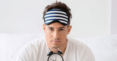 रात को जल्दी सोने से वेट लॉस में मदद मिल सकती है.