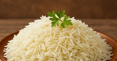 चावल को भिगोकर पकाने से पाचन आसान हो जाता है.