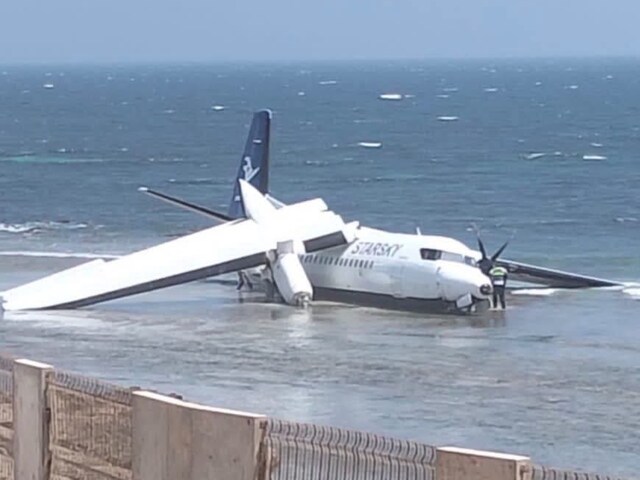 हिंद महासागर में 50 यात्रियों से भरा विमान क्रैश, पायलट की हीरोगीरी से चमत्कार