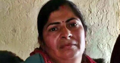 आरोप है कि पटवारी सुदेश ने पंचायती जमीन का मालिकाना हक दिलवाने के बदले 20 हजार रुपये की मांग की थी. 