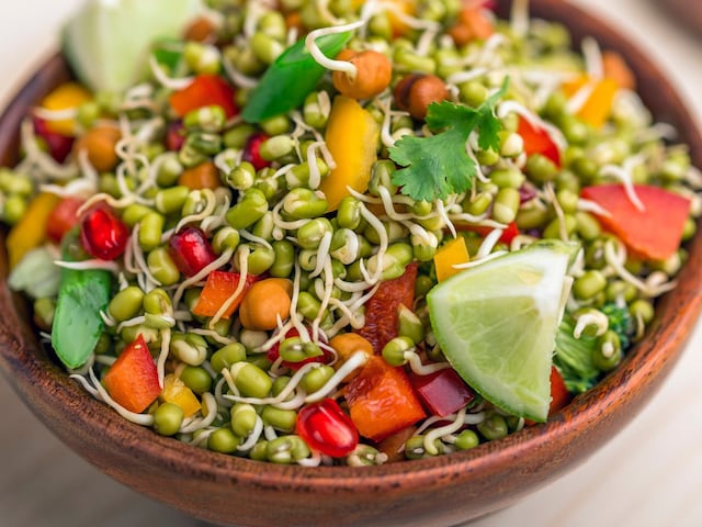 রোগ প্রতিরোধ ক্ষমতা বাড়াতে প্রতিদিন মুগ ডাল খান, হাড় মজবুত হবে