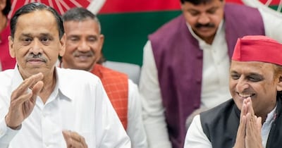 सपा में शामिल हुए नसीमुद्दीन सिद्दीकी.