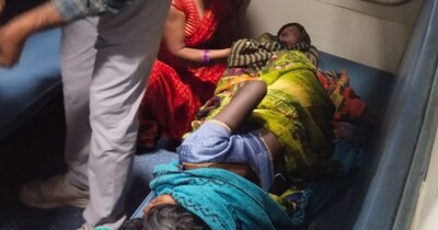 मगध एक्सप्रेस ट्रेन में महिला ने बच्चे को दिया जन्म.
