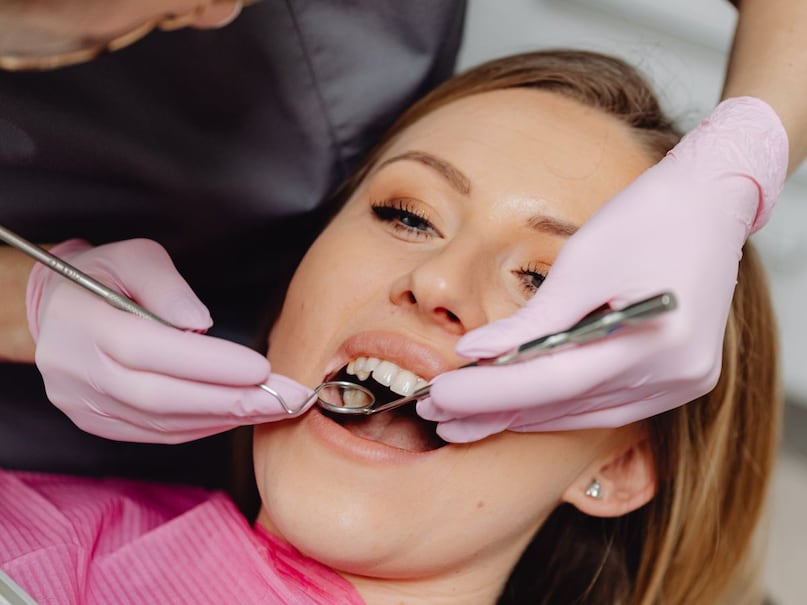 দাঁতের গহ্বরের ঘরোয়া প্রতিকার, কীভাবে প্রাকৃতিকভাবে ক্যাভিটি দূর করবেন, ঘরেই দাঁতের গহ্বরের ব্যথা উপশম, দাঁতের গহ্বরের প্রাকৃতিক চিকিত্সা, দাঁতের ক্ষয়ের জন্য সেরা ঘরোয়া প্রতিকার, কীভাবে ক্যাভিটি ছড়িয়ে পড়া বন্ধ করবেন, দাঁতের গহ্বরের ঘরোয়া প্রতিকার, দাঁতের ক্ষয় প্রতিরোধের প্রতিকার, দাঁতের ক্ষয় প্রতিরোধের প্রাকৃতিক উপায়।