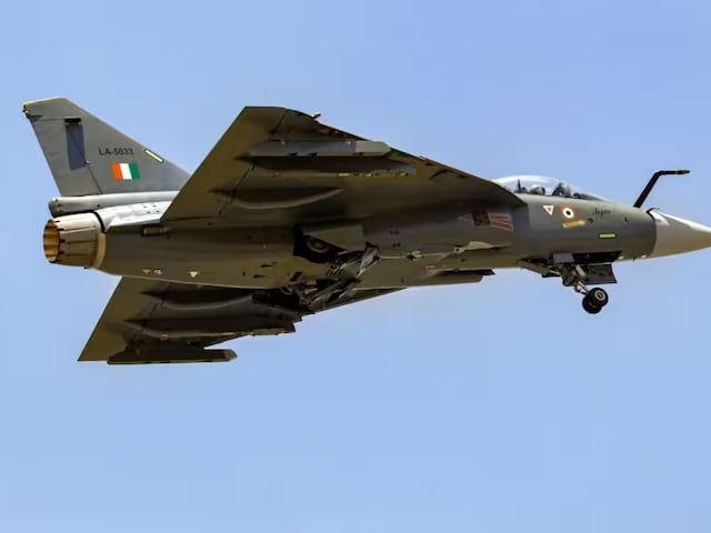 'वायु शक्ति' से बाहर हुआ तेजस, आखिर भारत के शिकारी को हुआ क्या?