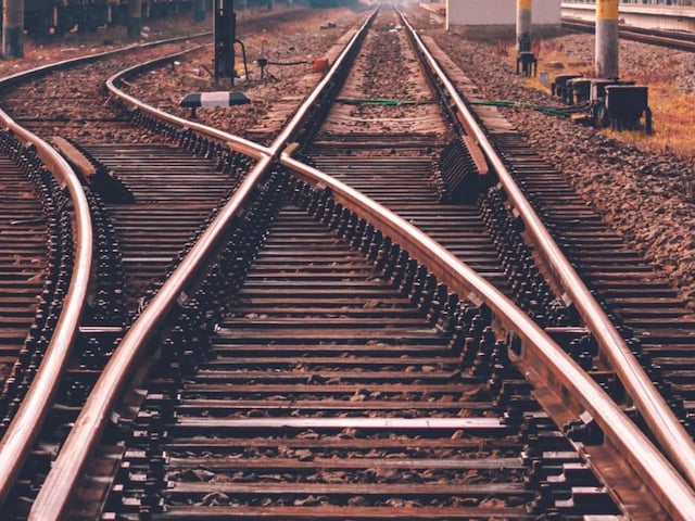 Why is there a gap between train tracks? 99% people will not know the answer!