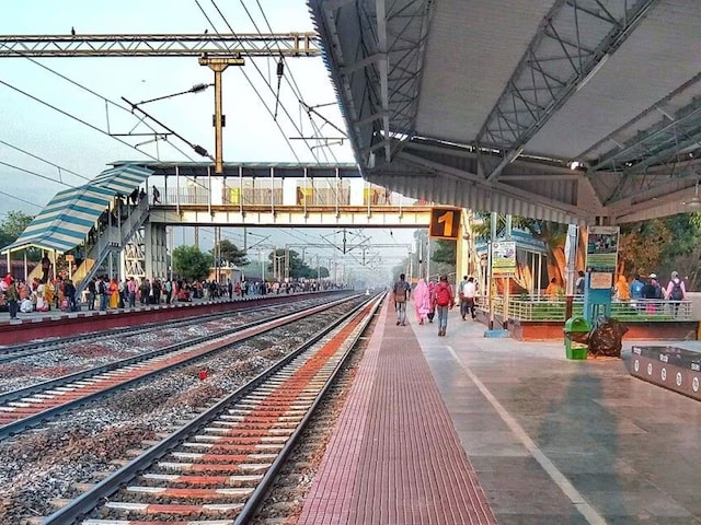 Unique railway stations of India, whose name will make you laugh out of shame.