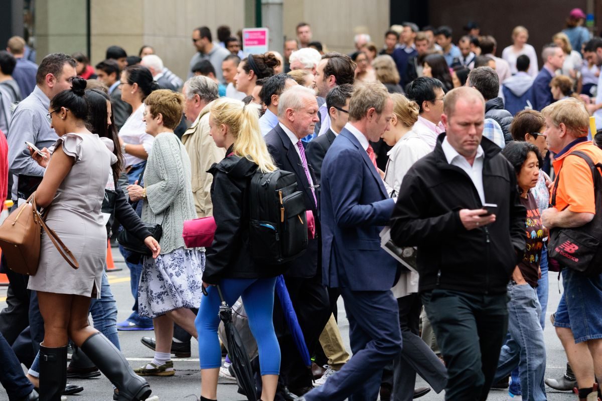 अचानक सीना दब जाए और सांस लेना मुश्किल हो, तो क्या करें? मौत से बचा सकती है डॉक्टर की यह सलाह