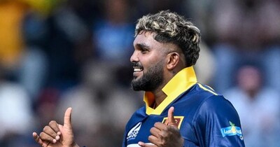 हसरंगा और तीक्ष्णा ने तीन तीन विकेट लिए. 