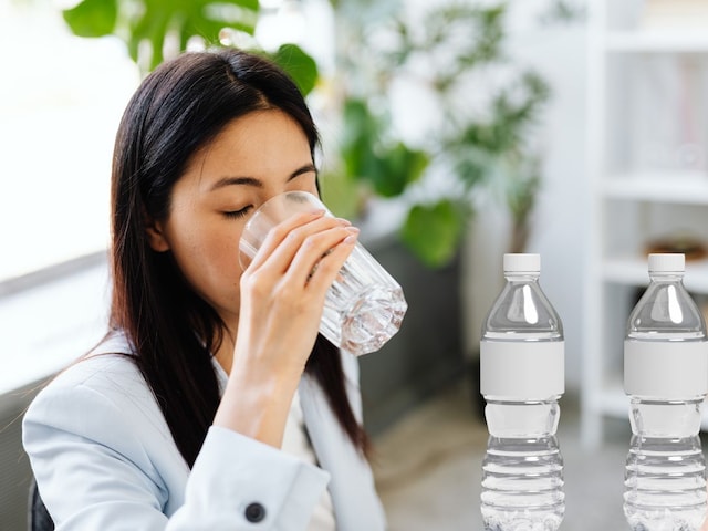 বাইরের খাবার খেলে গলা শুকিয়ে যায় কেন? কারণ জানলে চমকে যাবেন