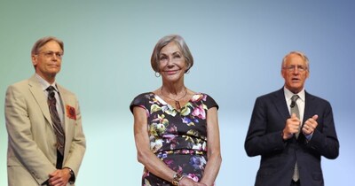 वॉल्‍टन परिवार के पास वॉलमार्ट की 47 फीसदी हिस्‍सेदारी है. 