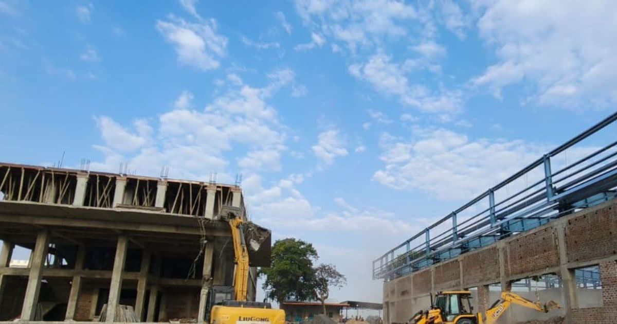सिंहस्थ 2028 से पहले उज्जैन में अतिक्रमण को लेकर कार्रवाई, मठ की बिल्डिंग पर भी चला बुलडोजर