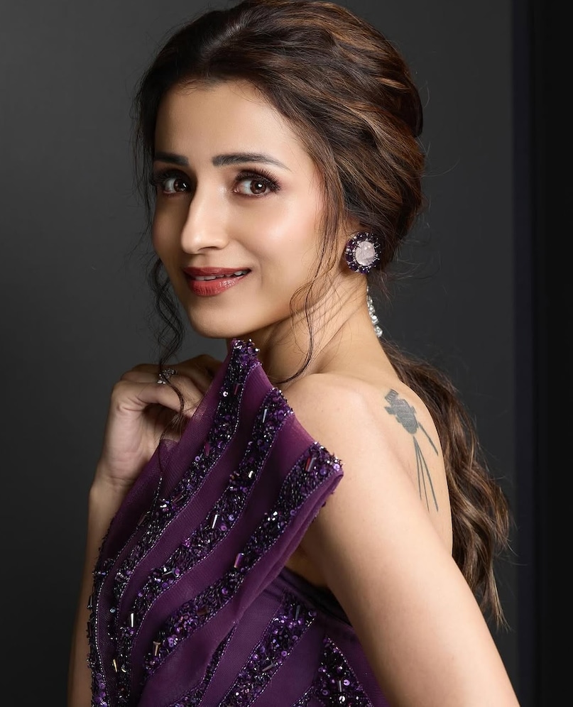 Trisha Krishnan Broken Engagement Reason, Trisha and Rana Daggubati Relationship Timeline, Thalapathy Vijay and Trisha Krishnan Rumors, Why Trisha Krishnan is still Unmarried? Trisha Krishnan Dating History and Past Affairs, तृषा कृष्णन की शादी और सगाई, राणा दग्गुबाती और तृषा का अफेयर, थलापति विजय और तृषा के लिंकअप की खबरें, कृष्णन सिंगल लाइफ, साउथ सुपरस्टार तृषा की लव लाइफ