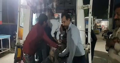 50 से ज्यादा मरीजों को प्राथमिक इलाज के बाद घर भेज दिया गया है.