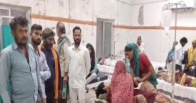 अस्पताल में बच्चियों का इलाज जारी है.