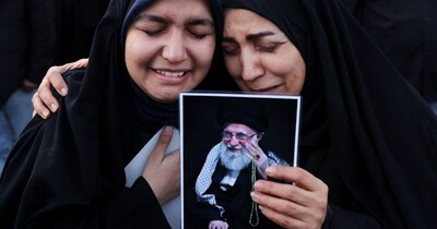 खामेनेई की मौत के बाद दुनियाभर के शिया मुसलमान दुख जता रहे हैं.