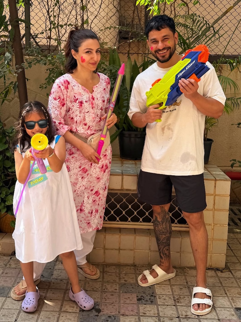 Kriti Sanon, Katrina Kaif, Shabana Azmi, Urmila Matondkar: Bollywood Celebs Celebrate Holi In Style