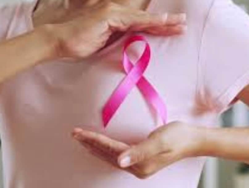   স্তনে ব্যথা: যদিও স্তন ব্যথা প্রায়শই হরমোন চক্রের সাথে সম্পর্কিত, তবে স্থায়ী বা স্থানীয় ব্যথা যা চলে যায় না তা লক্ষণীয়। যদি অস্বস্তি অস্বাভাবিক, স্থানীয় বা ধ্রুবক হয়, তবে মনের শান্তির জন্য ক্লিনিকাল চেকআপ করা সবসময় নিরাপদ।