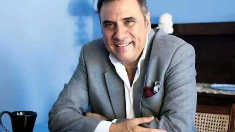 बोमन ईरानी के जीवन में एक बड़ा झटका आया जब उनके पिता का निधन हो गया. इस कठिन समय में बोमन ने अपनी मां जेरबानू का साथ दिया और परिवार की जिम्मेदारी संभाली. उन्होंने साउथ मुंबई के ग्रांट रोड इलाके में स्थित परिवार की छोटी-सी वेफर दुकान ‘गोल्डन वेफर्स’ चलाने में मां की मदद की. 