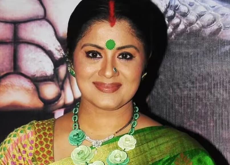 Ramola Devi (Kahin Kissi Roz): Though from television, Sudha Chandran’s Ramola Devi redefined the Indian vamp. With her oversized bindis and sharp intellect, she was a sophisticated antagonist whose high-stakes plotting and sheer screen presence became a cultural phenomenon that influenced cinema for years.