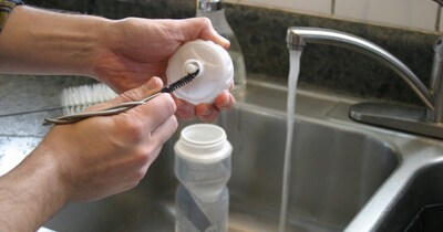 Stop the Stink! Easy Ways to Clean Your Water Bottle & Stay Healthy