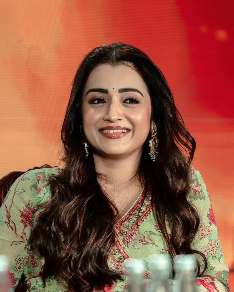 When rumours went rife that she had broken off her engagement, Trisha confirmed her relationship status with a single tweet, "Amused by d hazaar speculations doin d rounds, Let it rest people. Happy, single n thankful."