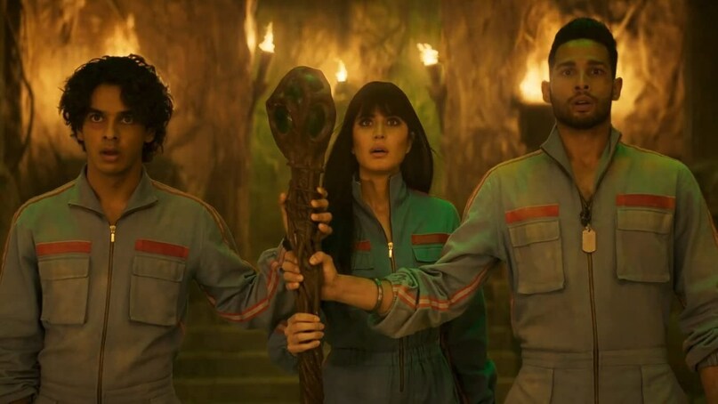 फोन भूत (2022): तीन हॉरर फिल्म के दीवाने एक असली भूत से मिलते हैं, जिसके पास आत्माओं को पार कराने का बिजनेस प्लान है. कैटरीना कैफ, सिद्धांत चतुर्वेदी, ईशान खट्टर स्टारर ‘फोन भूत’ बॉक्स-ऑफिस पर फ्लॉप रही थी. 