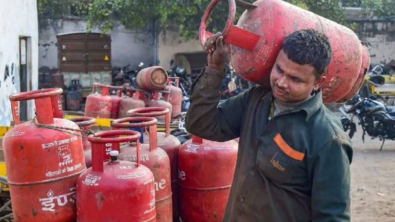 LPG Crisis, Gas Booking, Fuel Shortage, gas cylinder, lpg cylinder, గ్యాస్ సిలిండర్, ఎల్‌పీజీ సిలిండర్, గ్యాస్ బుకింగ్, ఎల్‌పీజీ బుకింగ్, ఎల్‌పీజీ సంక్షోభం
