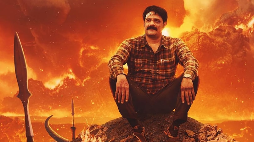 पाताल लोक: यह सीरीज समाज के अंधेरे सच को बेहद सटीक तरीके से पेश करती है. एक साधारण पुलिस अफसर को एक बड़े पत्रकार पर हमले की जांच सौंपी जाती है. इसके बाद कहानी में ऐसे मोड़ आते हैं, जो चौंका देते हैं. अमीर, आम और अपराध की दुनिया को इसमें बहुत ही वास्तविक तरीके से दिखाया गया है. जयदीप अहलावत की एक्टिंग इसमें खास आकर्षण है. यह अमेजन प्राइम पर स्ट्रीम हो रही है. ये जयदीप के करियर का टर्निंग पॉइंट भी साबित हुआ.