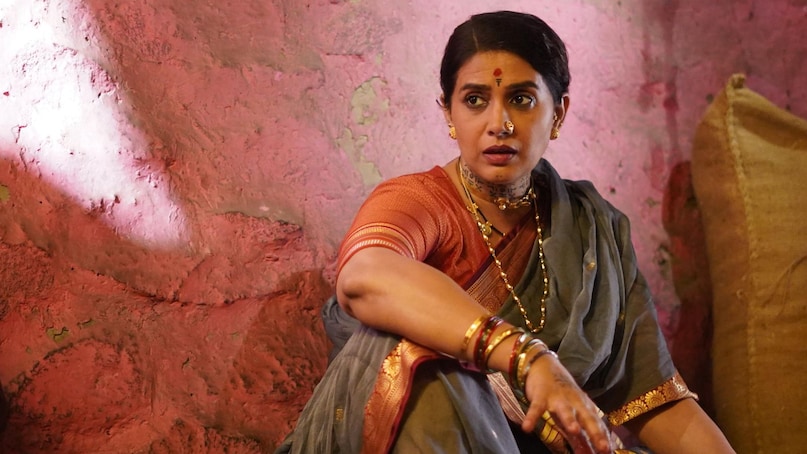 मनवत मर्डर्स: सच्ची घटनाओं पर आधारित यह सीरीज 1970 के दशक के महाराष्ट्र में घटित हत्याओं की कहानी बताती है. अंधविश्वास और लालच के चलते एक गांव में लगातार अपराध होते हैं. एक अनुभवी जांच अधिकारी अपने पारंपरिक तरीकों से केस सुलझाने की कोशिश करता है. आशुतोष गोवारिकर ने इसमें प्रभावशाली अभिनय किया है. यह सीरीज सोनी लिव पर स्ट्रीमिंग के लिए उपलब्ध है.