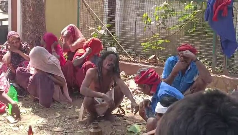 superstition in Gujarat, गुजरात में अंधविश्वास, Chhota Udepur superstition, छोटा उदयपुर अंधविश्वास घटना, faith healing in hospitals, अस्पताल में झाड़ फूंक, bhua ritual after death, मौत के बाद आत्म बुलाने की कोशिश, गुजरात समाचार, Gujarat News superstition in Gujarat, गुजरात में अंधविश्वास, Chhota Udepur superstition, छोटा उदयपुर अंधविश्वास घटना, faith healing in hospitals, अस्पताल में झाड़ फूंक, bhua ritual after death, मौत के बाद आत्म बुलाने की कोशिश, गुजरात समाचार, Gujarat News