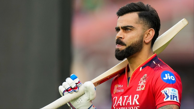 5 big records virat kohli eyes, Virat kohli 5 records vs delhi capitals, rcb vs dc, royal challengers Bengaluru vs delhi capitals, virat kohli records, virat kohli 300 sixes, virat kohli 10000 t20 runs, Virat Kohli, Kohli 300 sixes