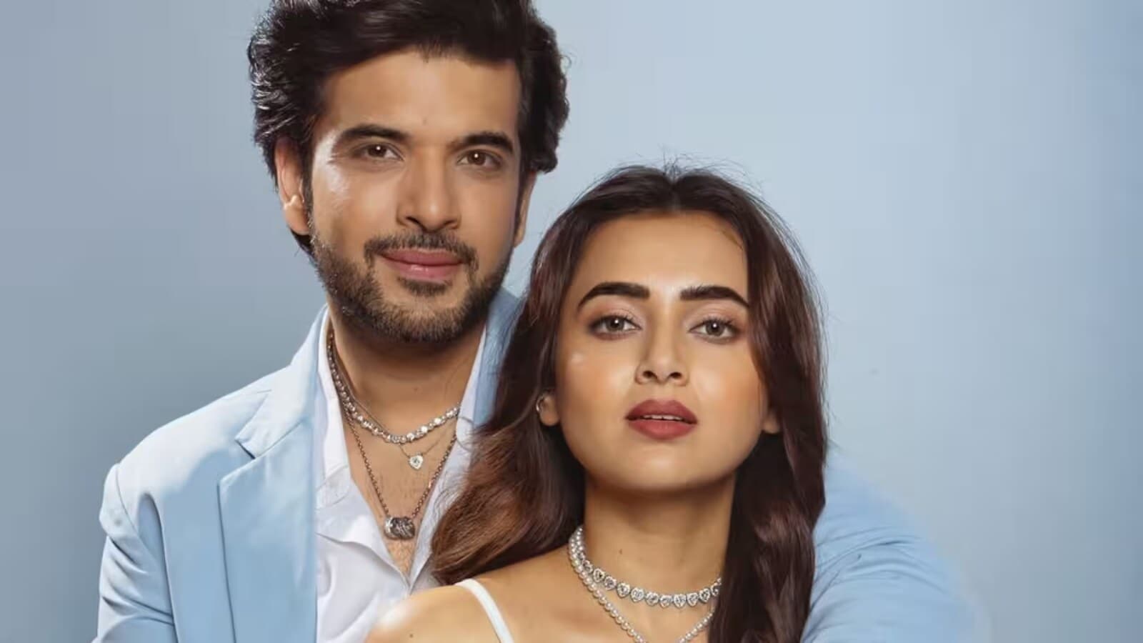Karan and Tejashwi have been together for the last five years. The friendship that started in the Bigg Boss 15 house gradually turned into a deep relationship. Their chemistry during the show became one of the most talked about things of the season. Be it fun-filled moments or emotional moments, fans saw that both of them stood by each other in every difficulty. Even after the show ended, their relationship continued outside the house. Karan and Tejashwi have been together for the last five years. The friendship that started in the Bigg Boss 15 house gradually turned into a deep relationship. Their chemistry during the show became one of the most talked about things of the season. Be it fun-filled moments or emotional moments, fans saw that both stood by each other in every difficulty. Even after the show ended, their relationship continued outside the house.