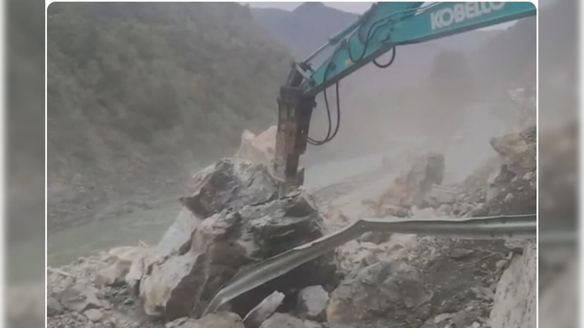 पहाड़ों से बरसने लगे मौत के पत्थर, रामबन में कुदरत का कहर, जम्मू-श्रीनगर नेशनल हाईवे पूरी तरह से बंद