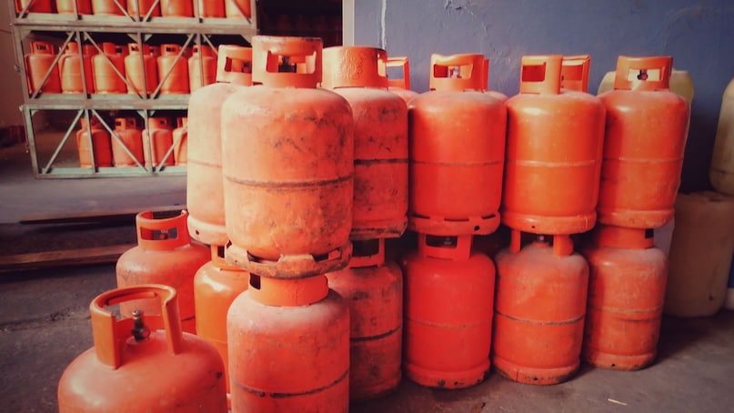 GK: Why Is The Colour Of Domestic LPG Cylinder Red? GK: Why Is The Colour Of Domestic LPG Cylinder Red?