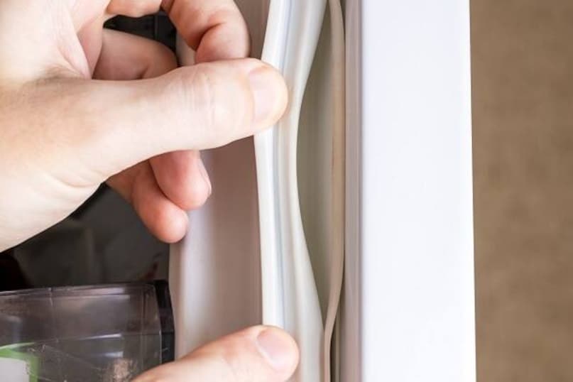 Check rubber seals: Make sure to check whether the refrigerator door is closing properly or not. Due to proper rubber seals, the cold air inside does not escape and there is no extra pressure on the motor.