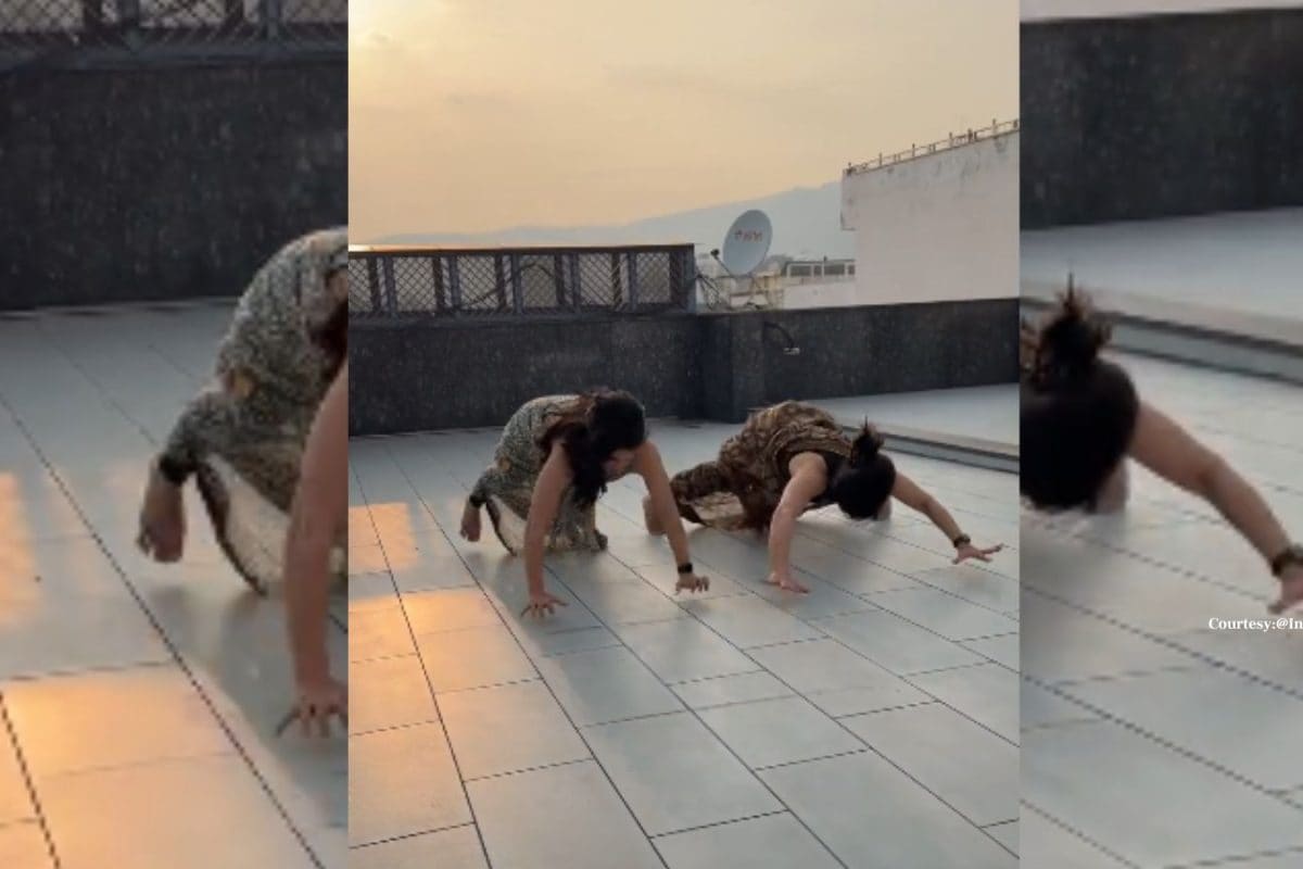 साड़ी पहन छत पर चढ़ भाभियों ने लगाए जोरदार Pushups, Fitness देख फटी रह गई पड़ोसियों की आंखें!