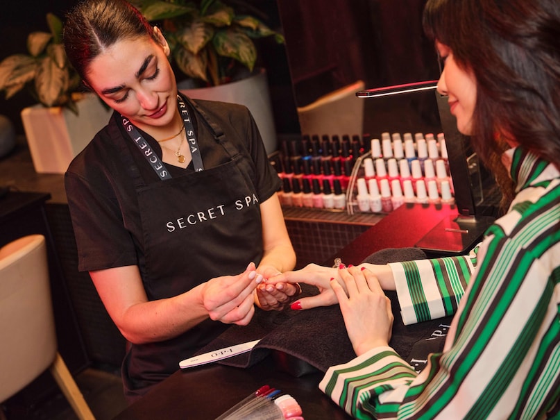 Virgin Atlantic Clubhouse, Heathrow Airport Lounge, London Airport, Airport Lounge, Airport Spa, Royal Box VIP Lounge, Airport Cinema, Airport News, Aviation News, वर्जिन अटलांटिक क्लबहाउस, हीथ्रो एयरपोर्ट लाउंज, लंदन एयरपोर्ट, एयरपोर्ट लाउंज, एयरपोर्ट स्पा, रॉयल बॉक्स VIP लाउंज, एयरपोर्ट सिनेमा, एयरपोर्ट समाचार, विमानन समाचार,