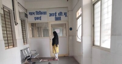 महिला के नमाज पढ़ने का वीडियो सोशल मीडिया पर वायरल है.