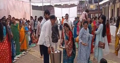 यह परंपरा खंडवा के गुरव समाज द्वारा निभाई जा रही है.